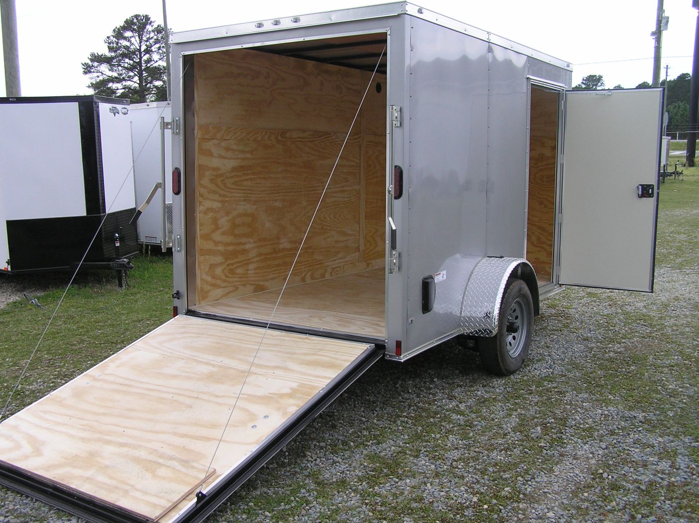 Diamond Cargo 6x10 SA Trailer - Silver Frost, Ramp, Side Door, Extra Height - Image 8