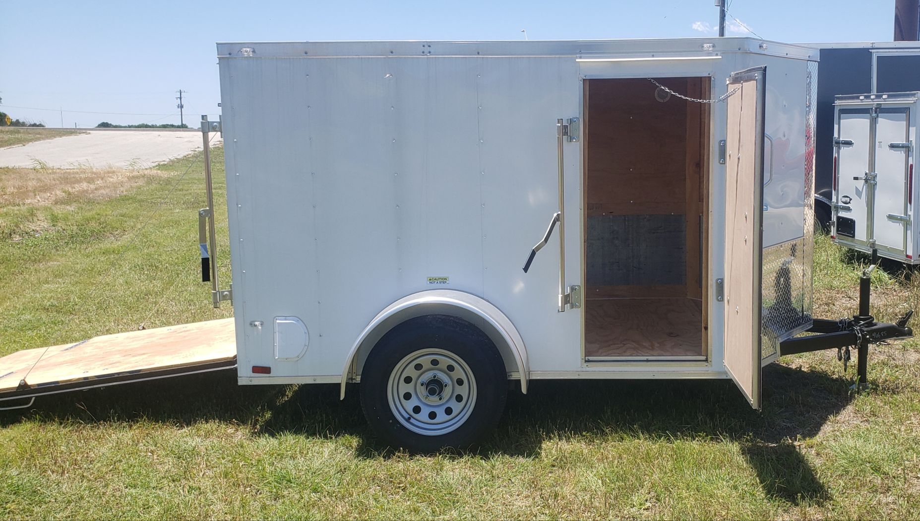 Douglas Trailers 5x8 SA Trailer - White, Ramp, Side Door - Image 8